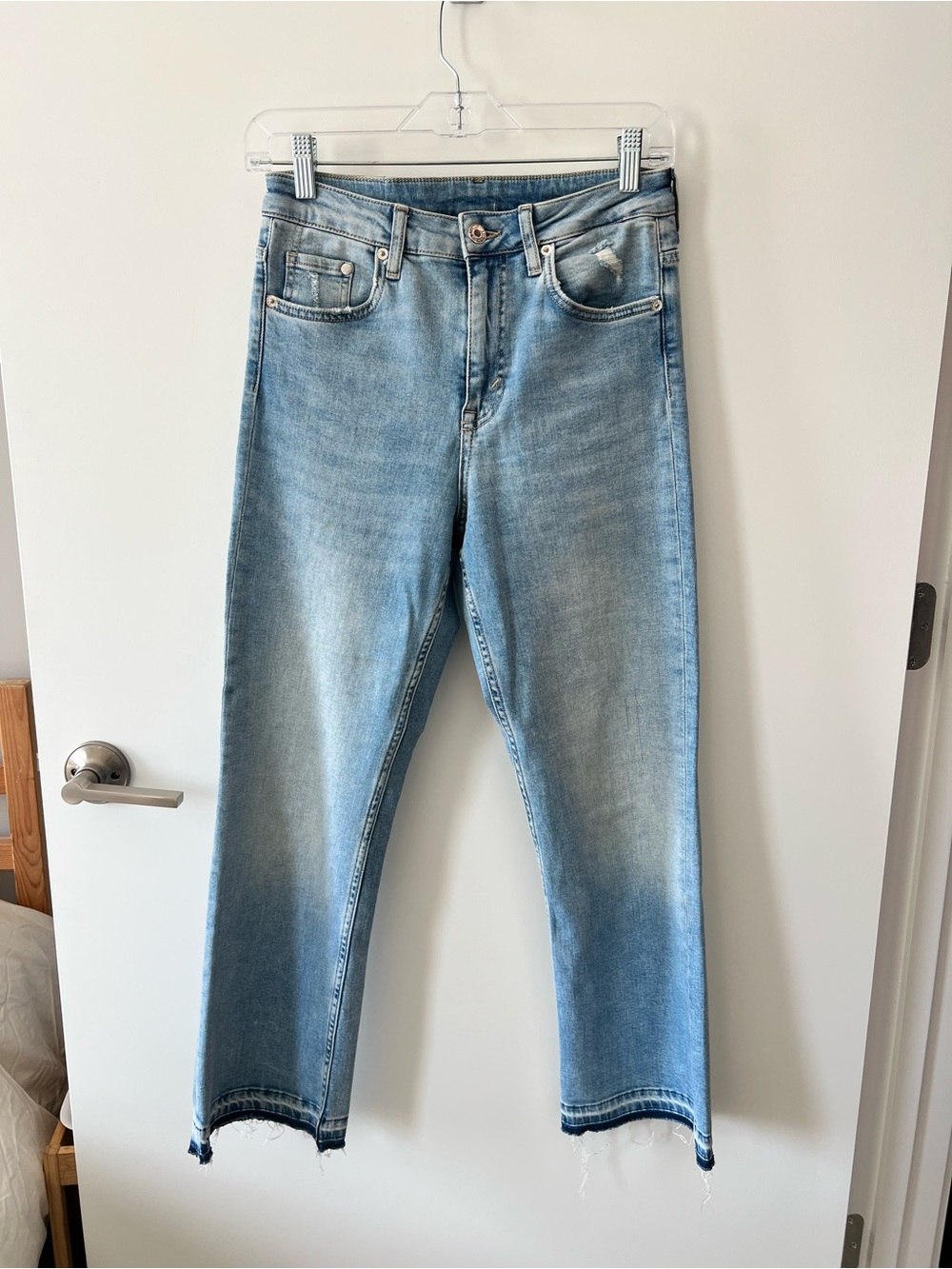 Light Wash Women's Wide-Leg Jeans — Casual Flare
